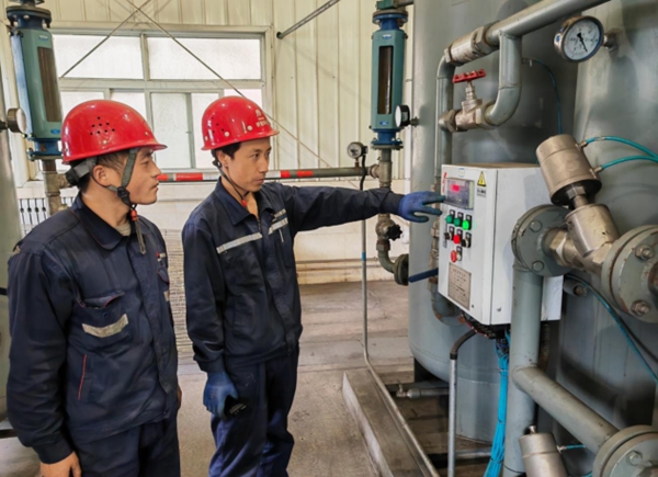 新型能源神木分公司:看看检修现场的“流行色”3.jpg 新型能源神木分公司:看看检修现场的“流行色”3.jpg