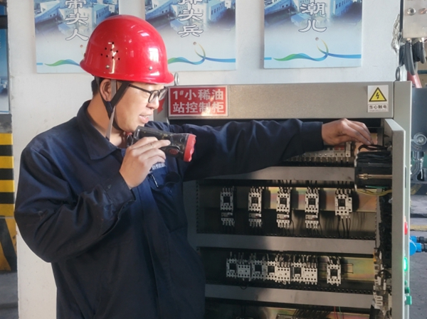 新型能源神木分公司:看看检修现场的“流行色”6.jpg 新型能源神木分公司:看看检修现场的“流行色”6.jpg